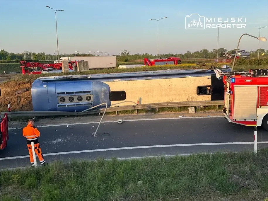 В Варшаве возле аэропорта в ДТП попал автобус с украинцами: есть пострадавшие. Фото