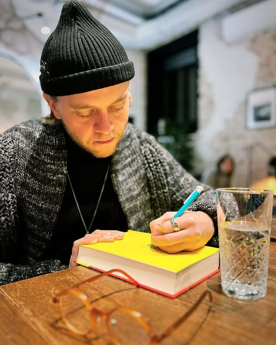 "Подходит ком к горлу". Виталий Ажнов – о пророческом разговоре со Ступкой, конфликте с известным режиссером и Малевиче, которого присвоила РФ