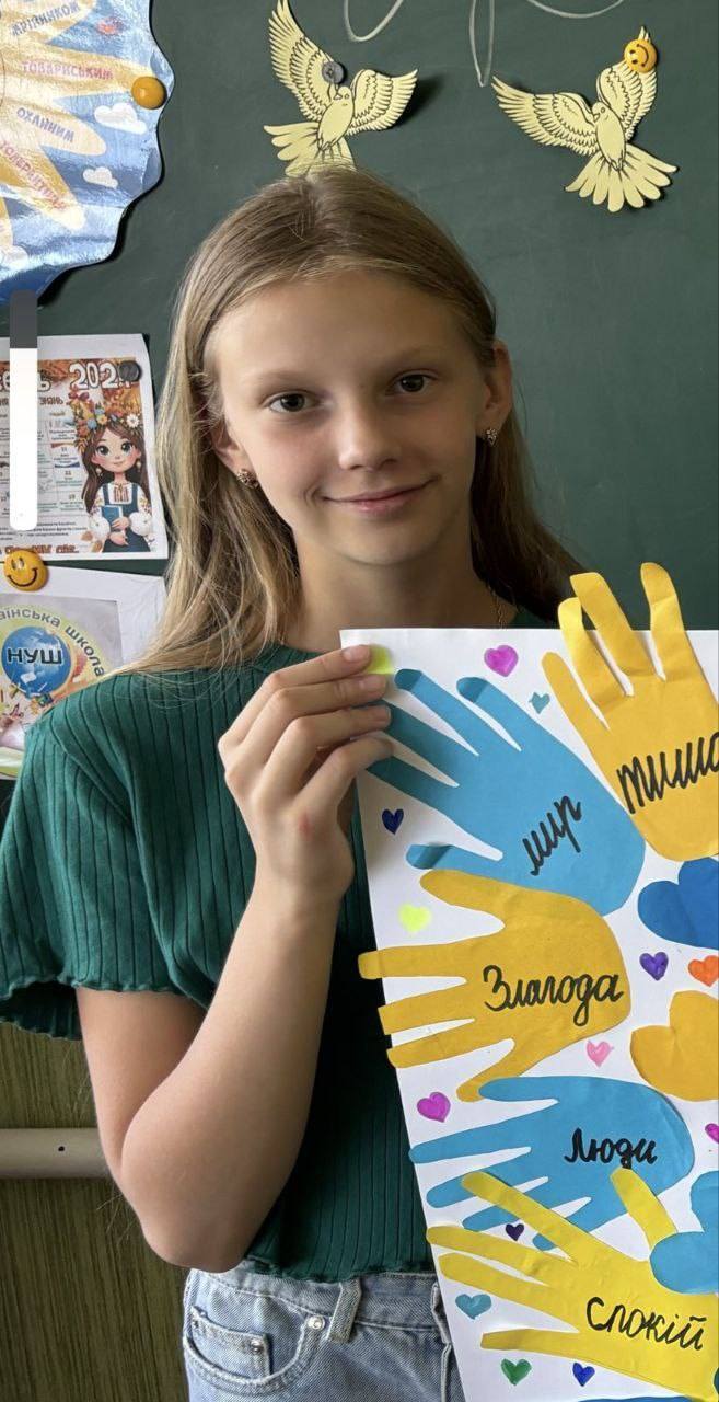 Малювала, співала та займалася чирлідингом: на Дніпропетровщині російський дрон убив 12-річну дівчинку та зруйнував будинок її сімʼї