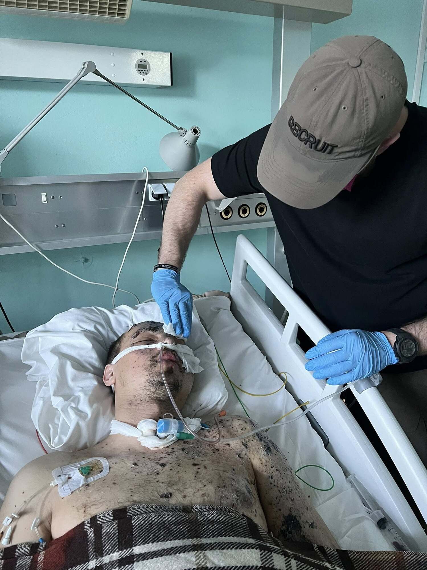 Экс-сотруднику OBOZ.UA, получившему тяжелые ранения на войне, нужна помощь: объявлен сбор средств