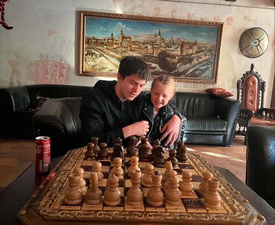 "Что там в школе? Спокойной ночи": Сергей Притула назвал ошибку многих родителей, которую пытается не делать сам