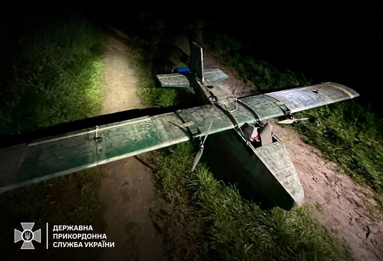 Сотні пачок цигарок у безпілотнику: на Волині затримали незвичного контрабандиста. Фото