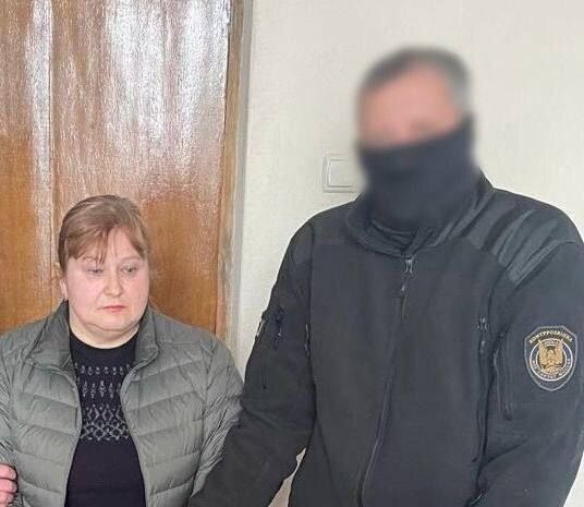 Шпионила за Силами обороны: СБУ задержала чиновницу горсовета на Николаевщине, которая работала на врага. Фото