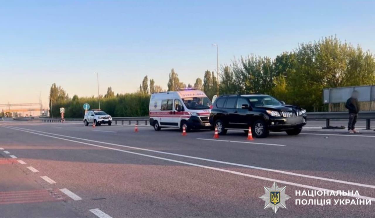 На Київщині 21-річний водій позашляховика збив на смерть пішохода. Подробиці та фото