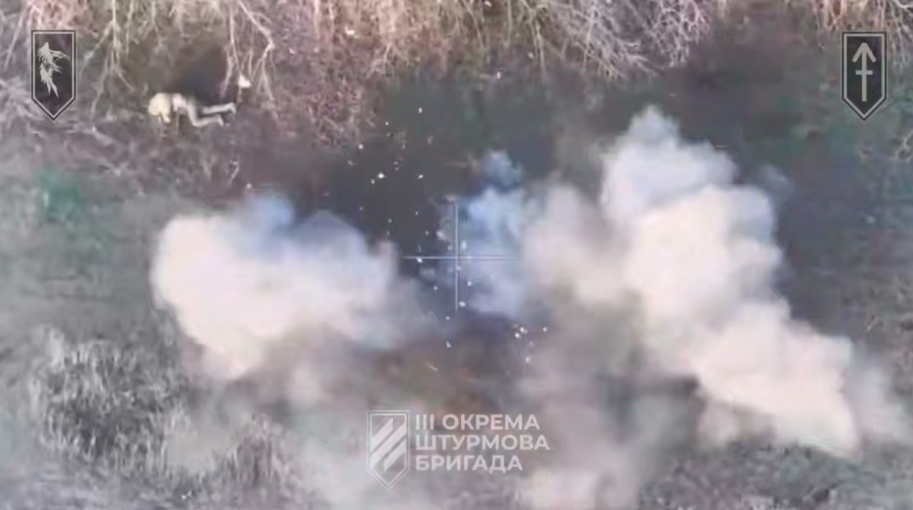 "FPV перетворюють укриття окупантів на могили": у Третій штурмовій показали влучну роботу. Відео 