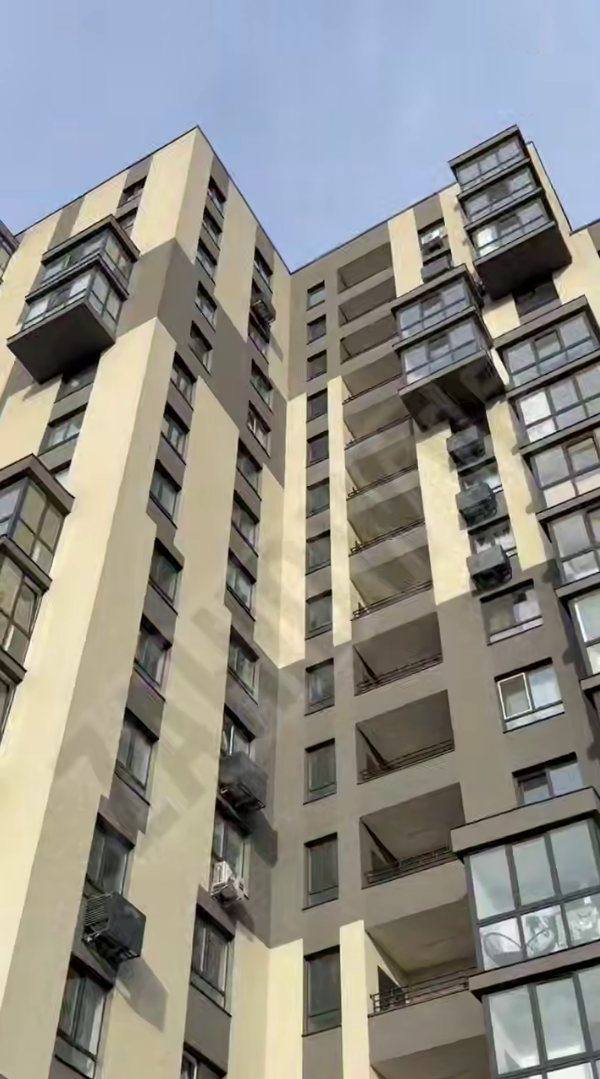Во Львове двое подростков выпали с 16-го этажа: подозревают самоубийство. Видео