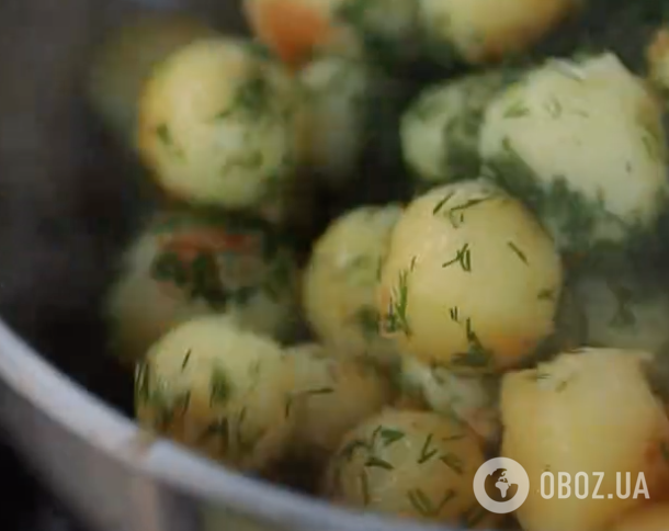 Картофель с маслом и зеленью