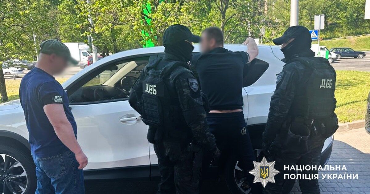 Обещал устроить уклониста в ГУР МО за $5 тыс.: в Киеве с поличным задержали злоумышленника. Фото