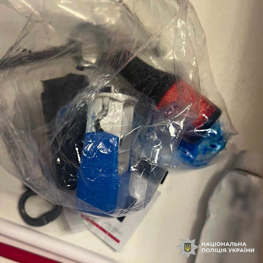 Обещал устроить уклониста в ГУР МО за $5 тыс.: в Киеве с поличным задержали злоумышленника. Фото