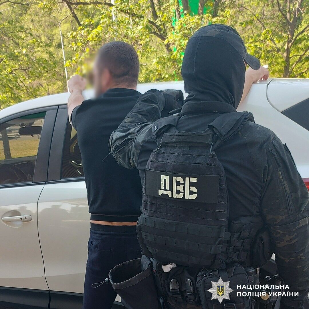 Обещал устроить уклониста в ГУР МО за $5 тыс.: в Киеве с поличным задержали злоумышленника. Фото