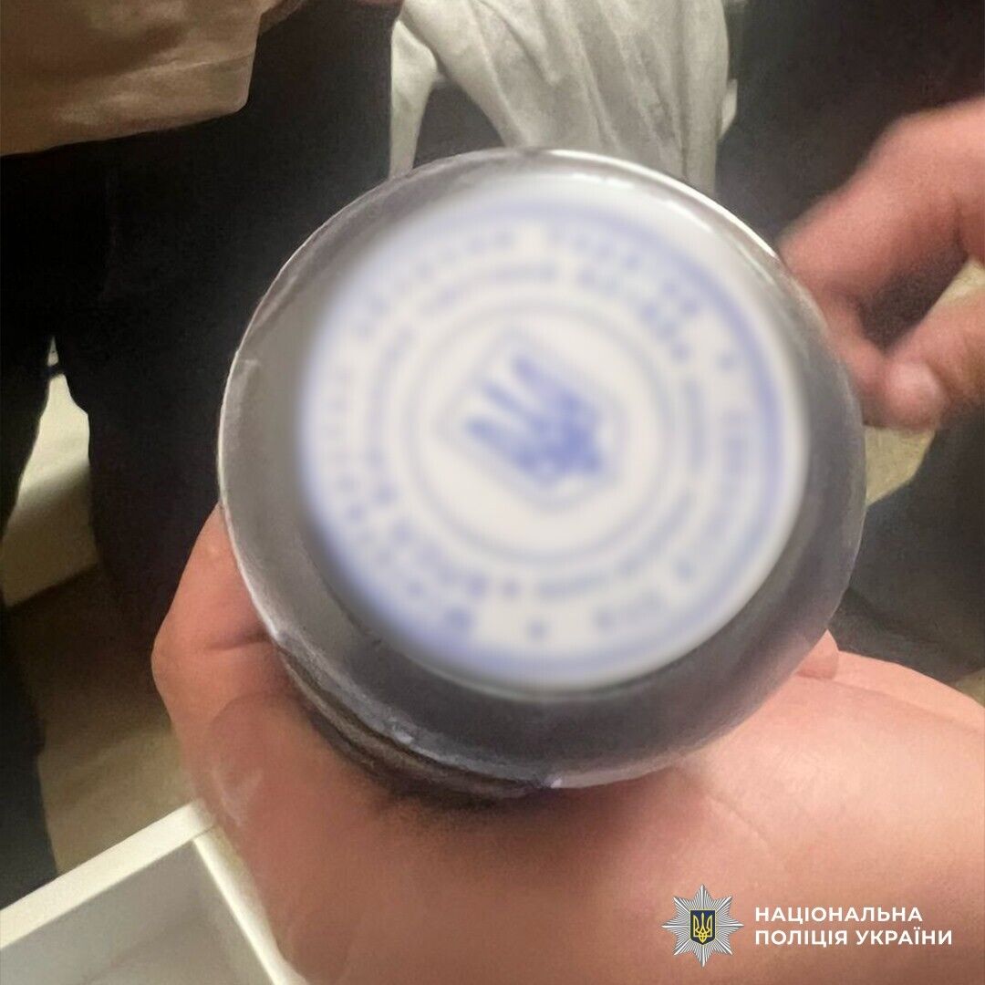 Обещал устроить уклониста в ГУР МО за $5 тыс.: в Киеве с поличным задержали злоумышленника. Фото