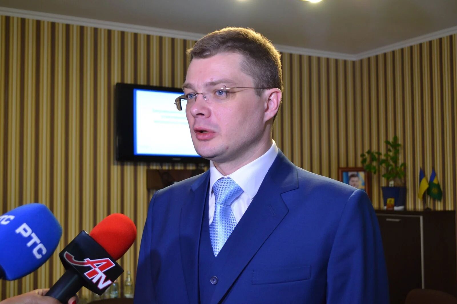 Адвокат Шарія та "експерт" Медведчука: СБУ викрила зрадників, які просували план Путіна щодо "зовнішнього управління" Україною. Фото