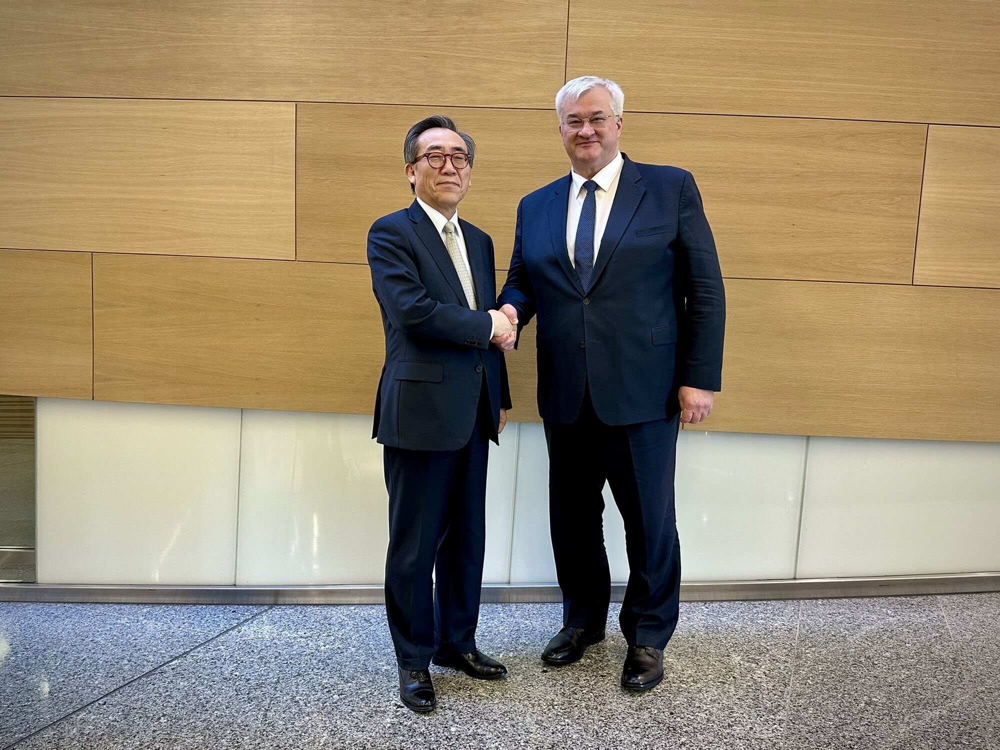 Южная Корея передала Украине новый пакет помощи на 100 млн долларов: подробности