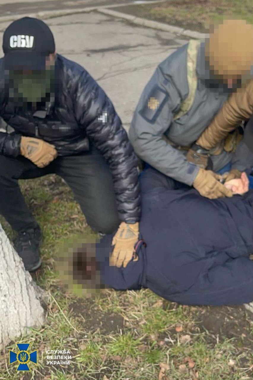 В Сумской области заместитель директора учебного заведения сливал россиянам локации ВСУ и ожидал захвата региона: его задержали. Фото