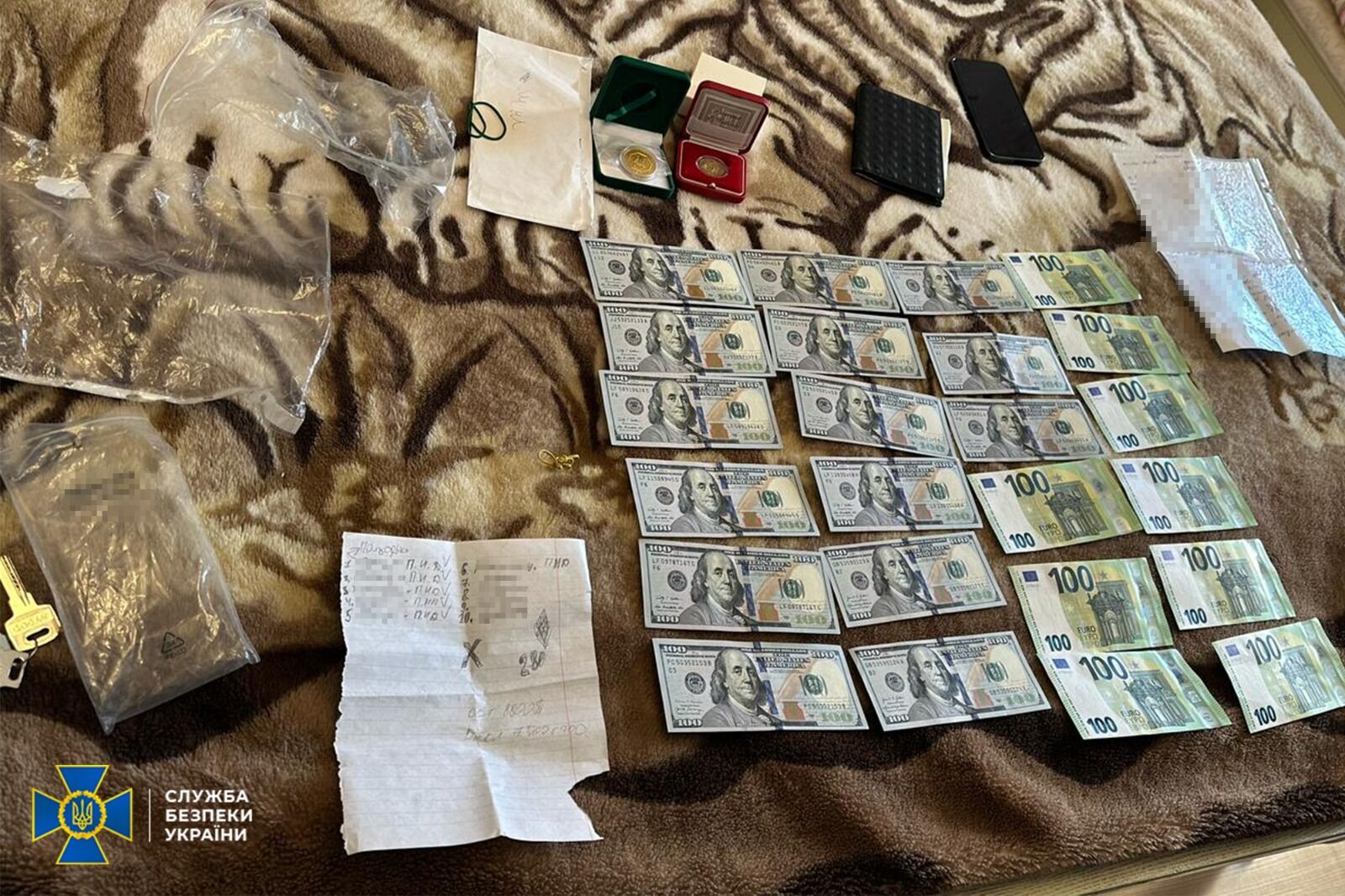Перевозили ухилянтів на "військовому" авто: у Києві СБУ викрила чергову схему. Фото
