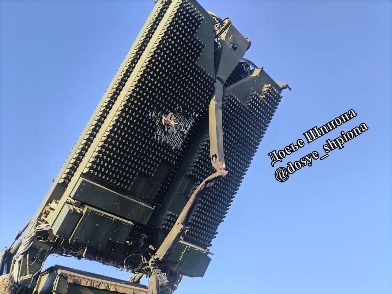 Украинские дроны атаковали российскую систему ПВО С-400 в Крыму: повреждена дорогостоящая РЛС. Фото