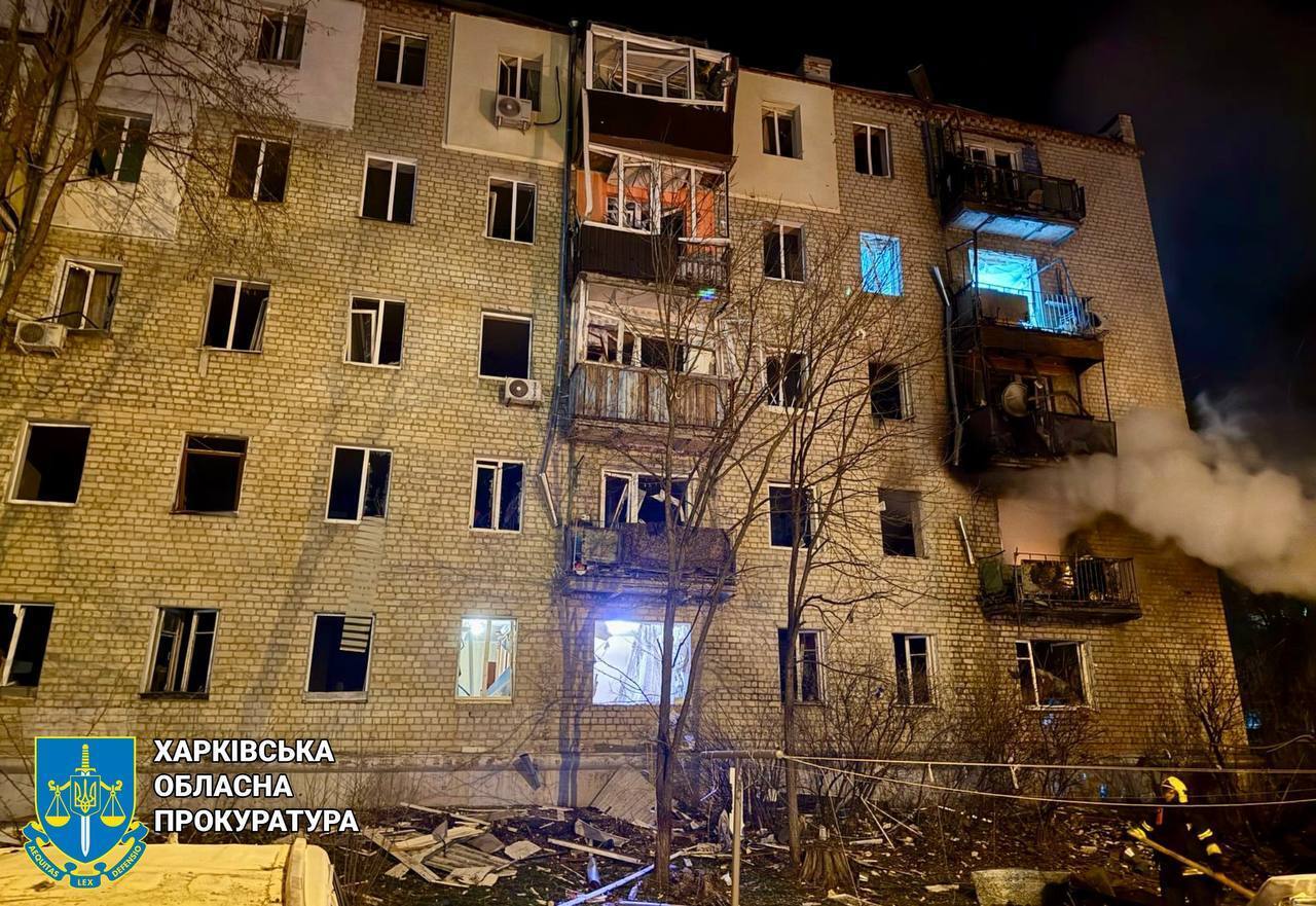 Россия атаковала дроном дом в Харькове: 34 человека пострадали, среди погибших – семья с ребенком. Фото и видео