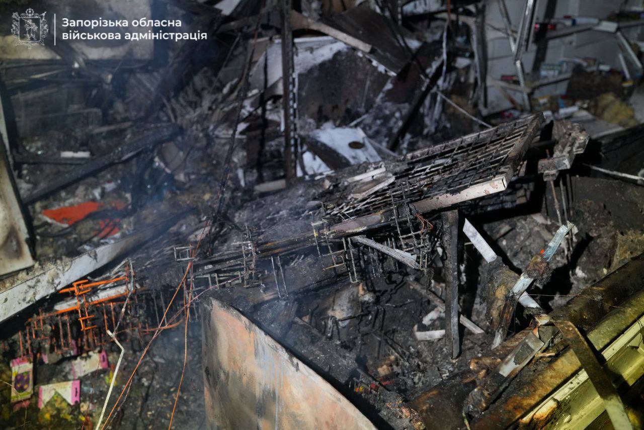Окупанти атакували дронами Запорізьку область, сталася пожежа: є постраждалий. Фото і відео