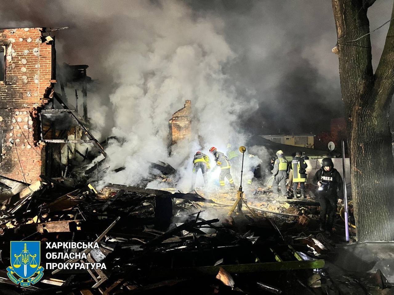 Россия атаковала дроном дом в Харькове: 34 человека пострадали, среди погибших – семья с ребенком. Фото и видео