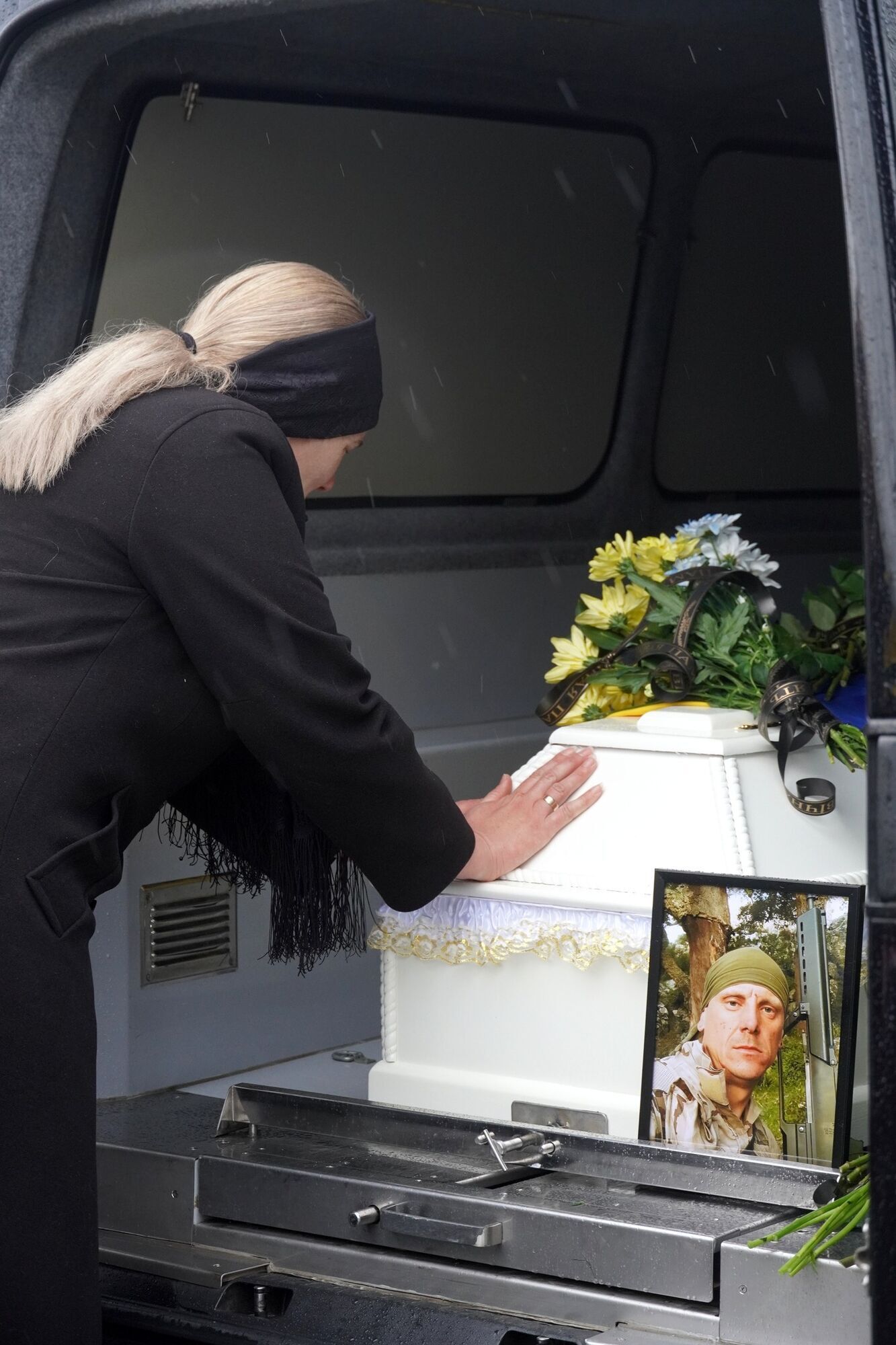 Стоял на защите Украины от российских оккупантов: в Хотине провели в последний путь младшего сержанта Геннадия Рясова. Фото