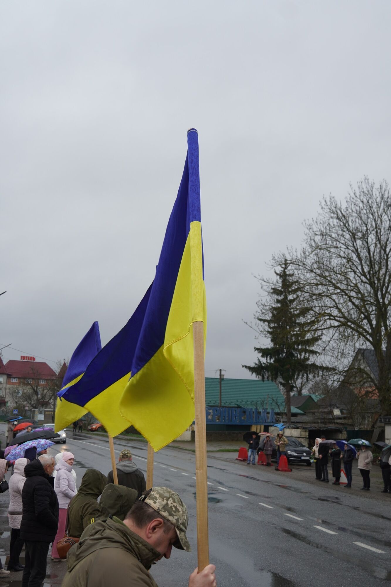 Стоял на защите Украины от российских оккупантов: в Хотине провели в последний путь младшего сержанта Геннадия Рясова. Фото