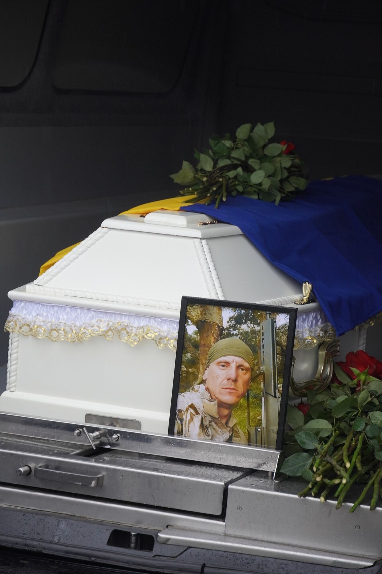Стоял на защите Украины от российских оккупантов: в Хотине провели в последний путь младшего сержанта Геннадия Рясова. Фото