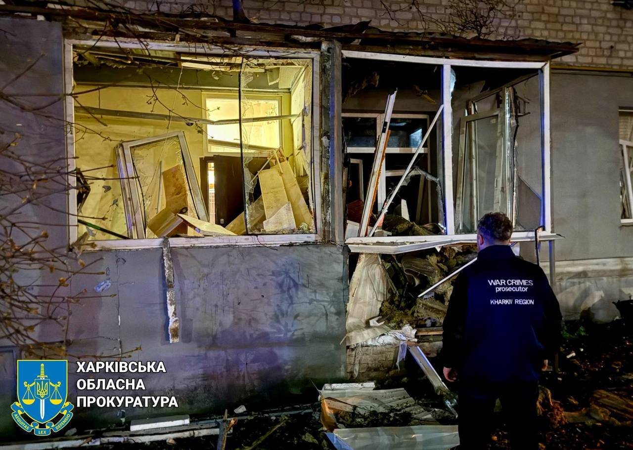Россия атаковала дроном дом в Харькове: 34 человека пострадали, среди погибших – семья с ребенком. Фото и видео
