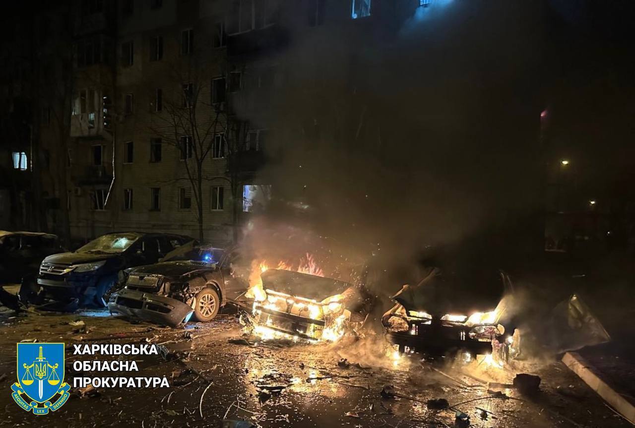 Россия атаковала дроном дом в Харькове: 34 человека пострадали, среди погибших – семья с ребенком. Фото и видео