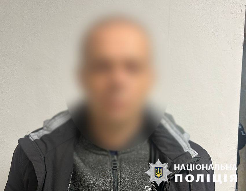 Бил молотком по голове: в Киеве мужчина во время ссоры пытался убить брата. Подробности и фото