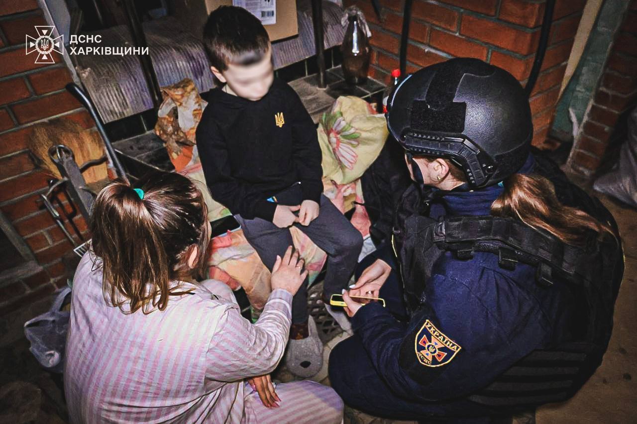 Россия атаковала дроном дом в Харькове: 34 человека пострадали, среди погибших – семья с ребенком. Фото и видео