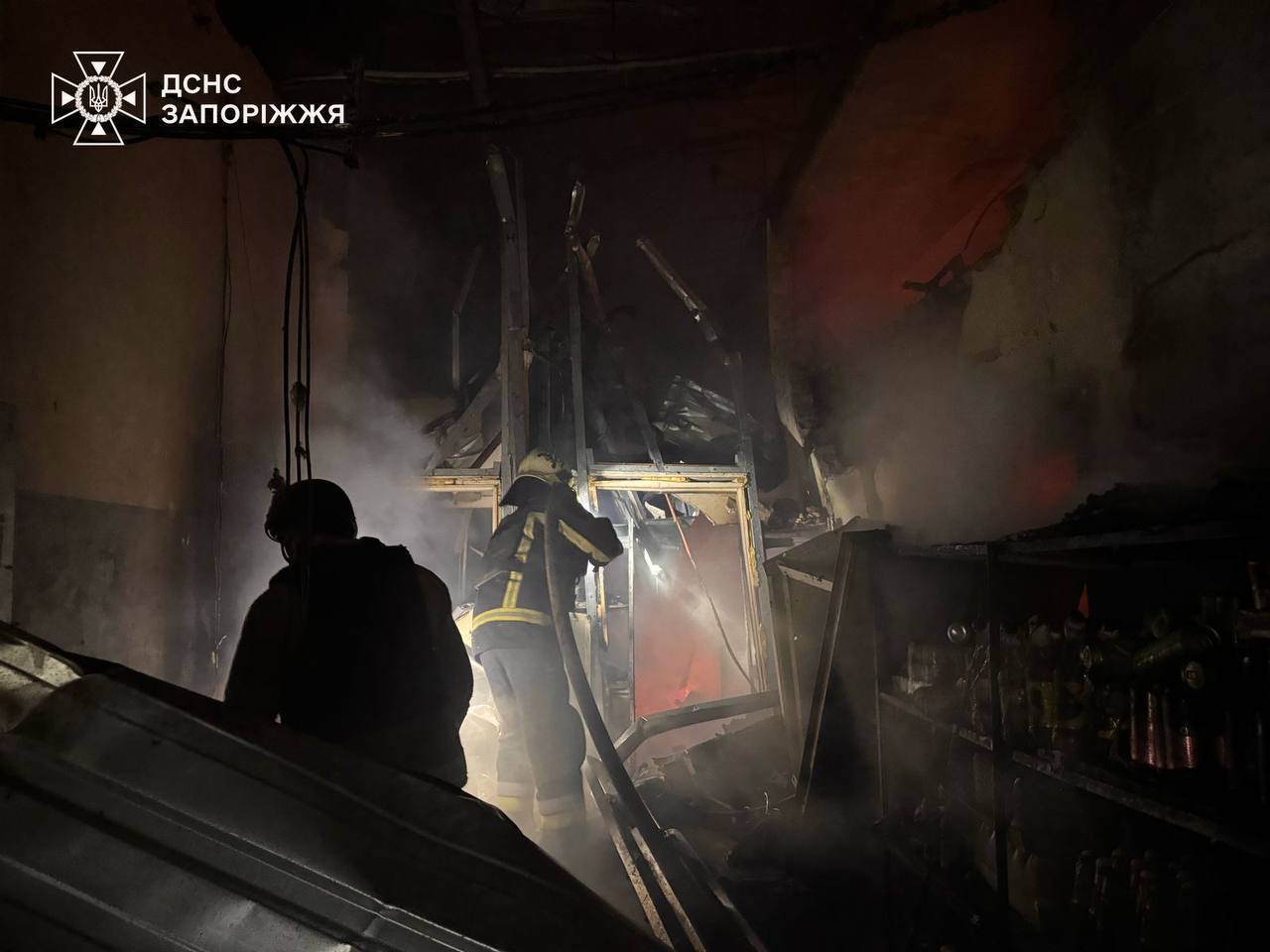 Окупанти атакували дронами Запорізьку область, сталася пожежа: є постраждалий. Фото і відео
