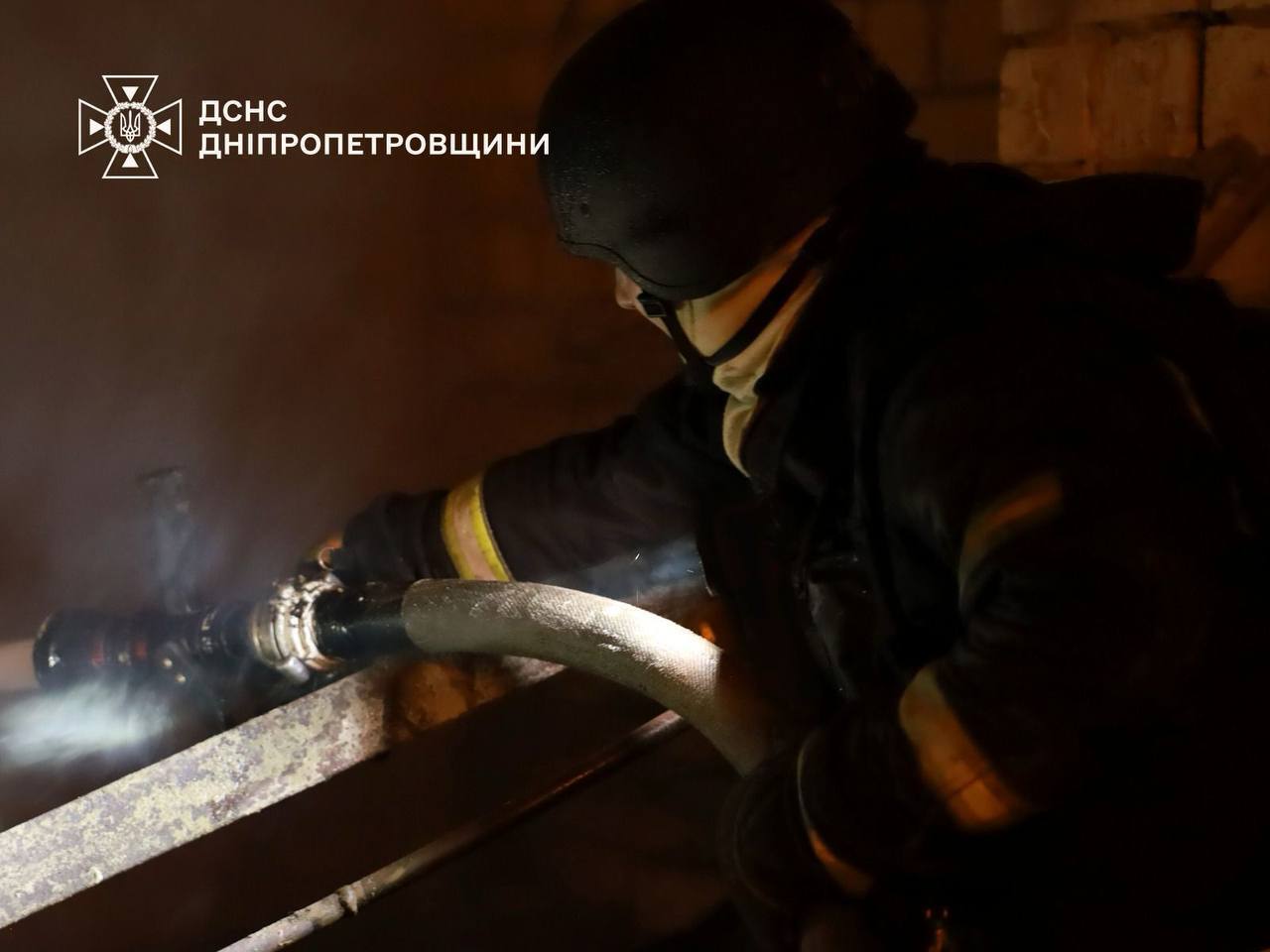 Окупанти атакували Дніпро дронами: пошкоджено будівлю обласної ради, є постраждалі. Фото