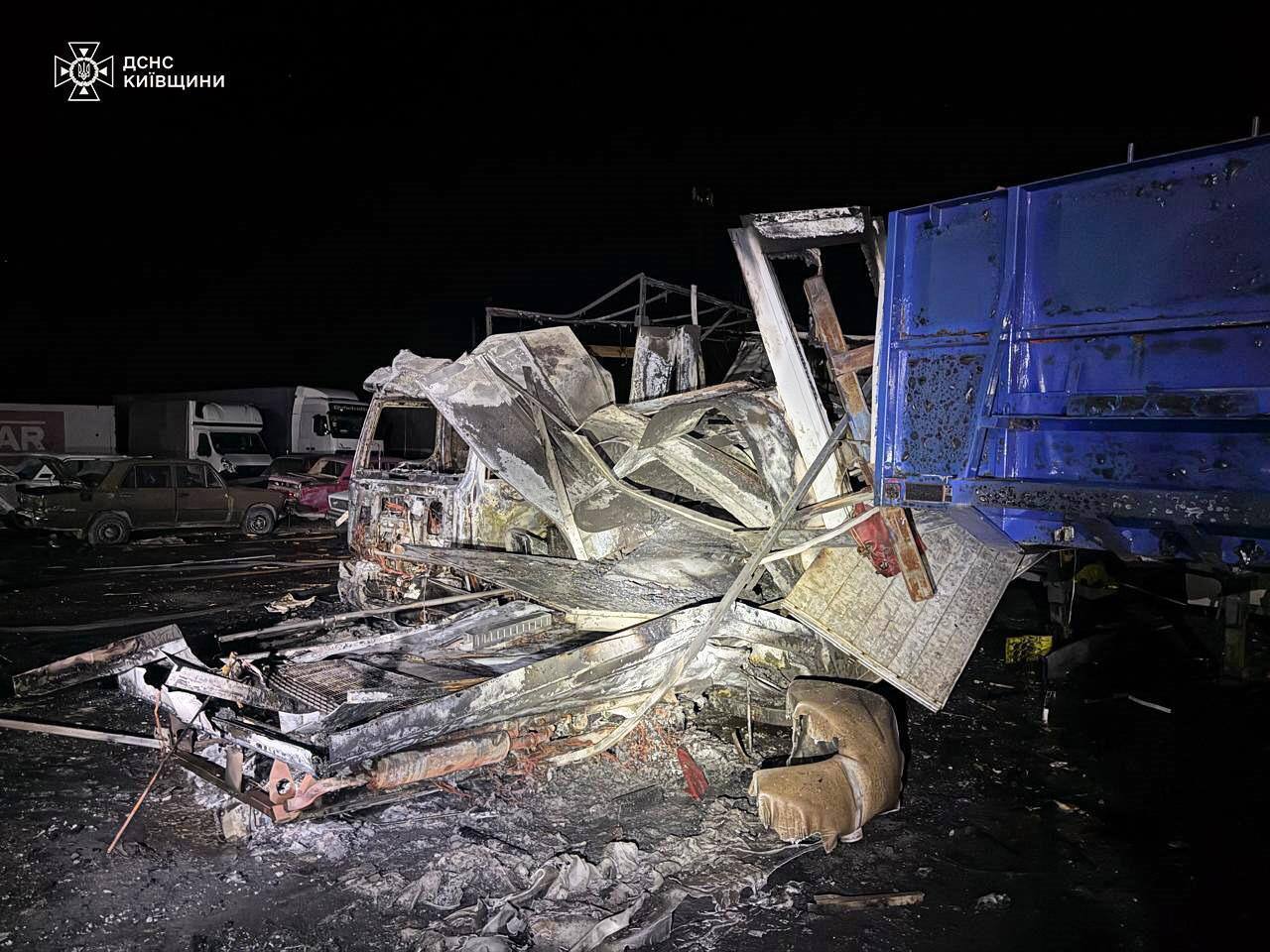 Спалахнули пожежі, є постраждалі: війська Росії атакували "Шахедами" Київщину. Фото