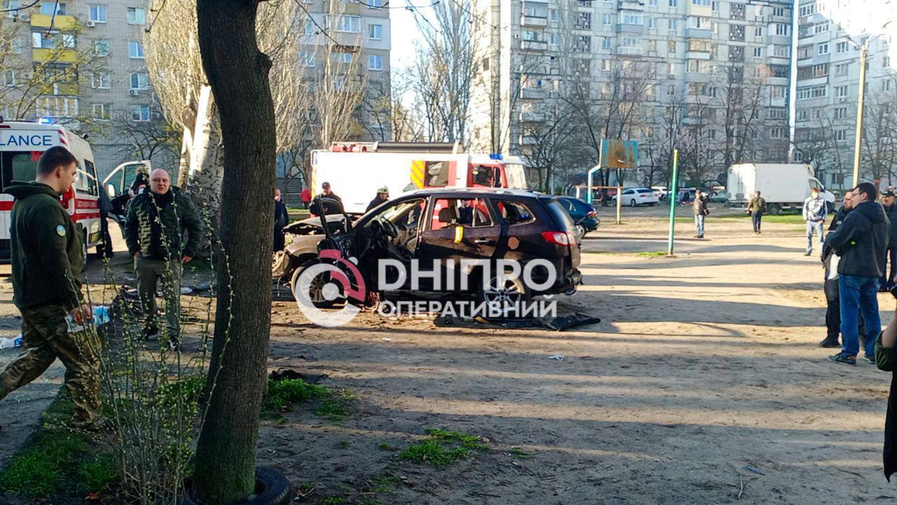 На Днепропетровщине взорвалось авто: чиновник умер в больнице, его жена пострадала. Фото