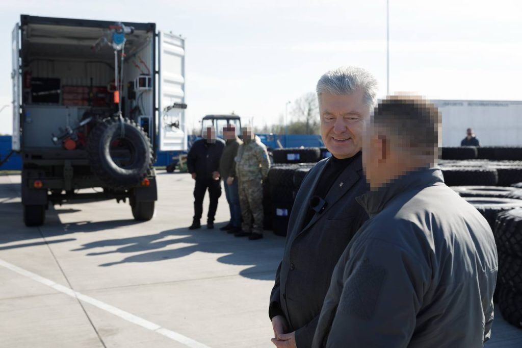 Подразделения ССО получили от Порошенко новую партию важной техники