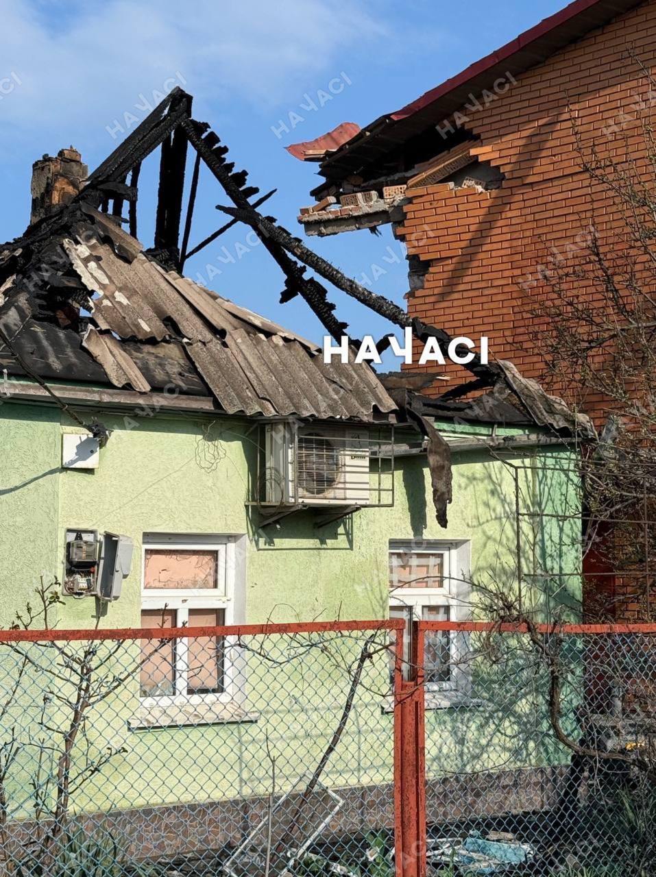 Жінка згоріла у власному будинку: з'явились кадри з місця падіння "Шахеда" у Кривому Розі. Фото і відео 