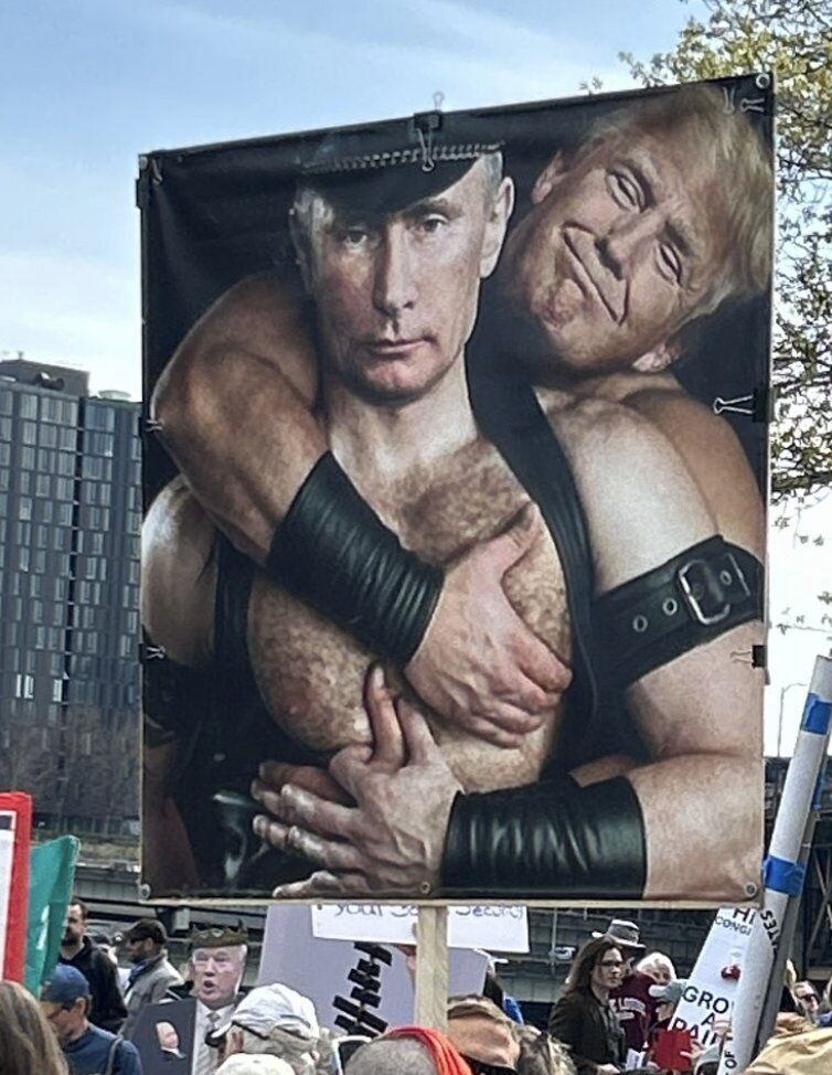 "Руки прочь от демократии!" В США и Европе нарастает волна протестов против политики Трампа