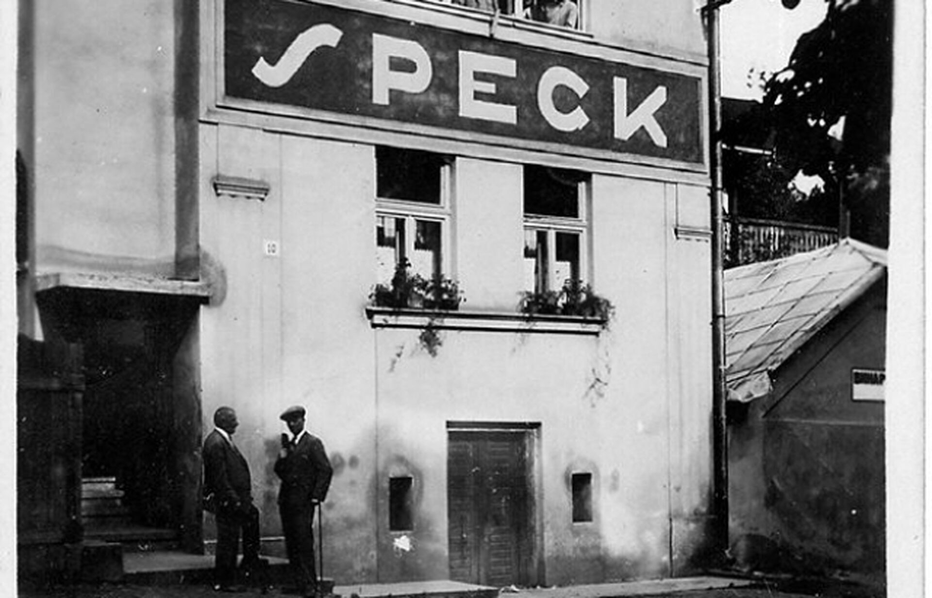 Город роскошных ресторанов: каким был Ужгород больше 100 лет назад. Фото