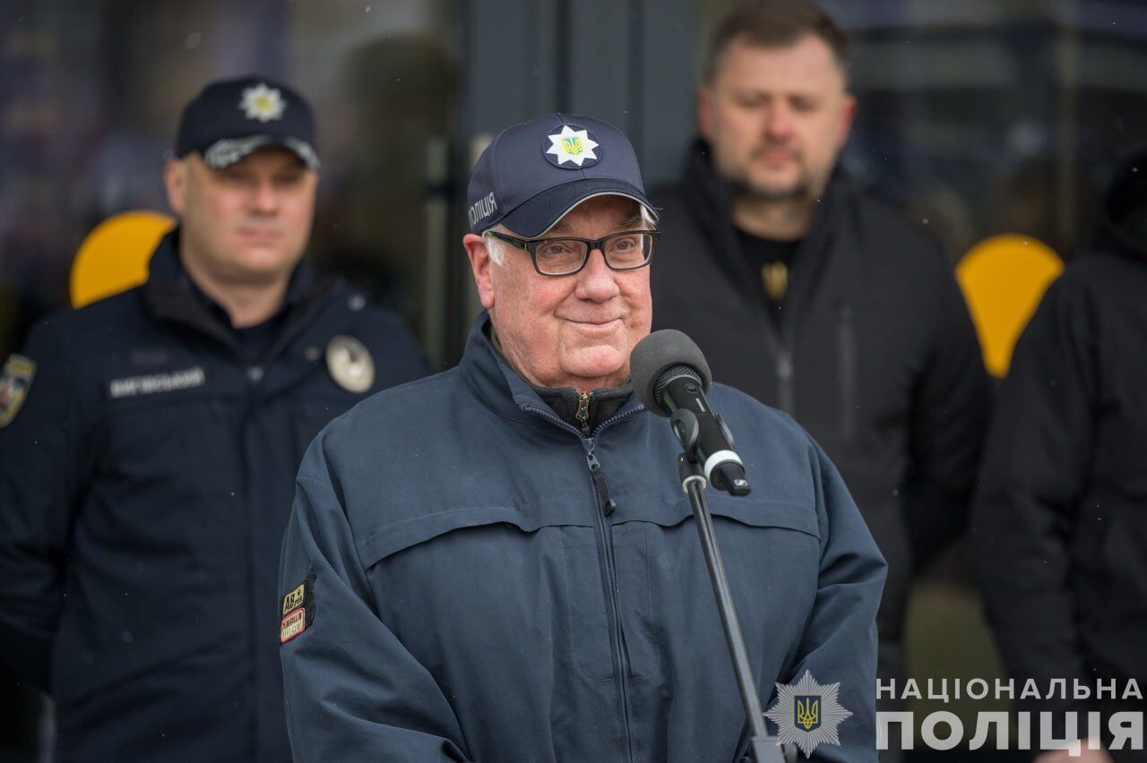 На Київщині за підтримки американського мецената Баффета відновили знищене окупантами відділення поліції. Фото та відео