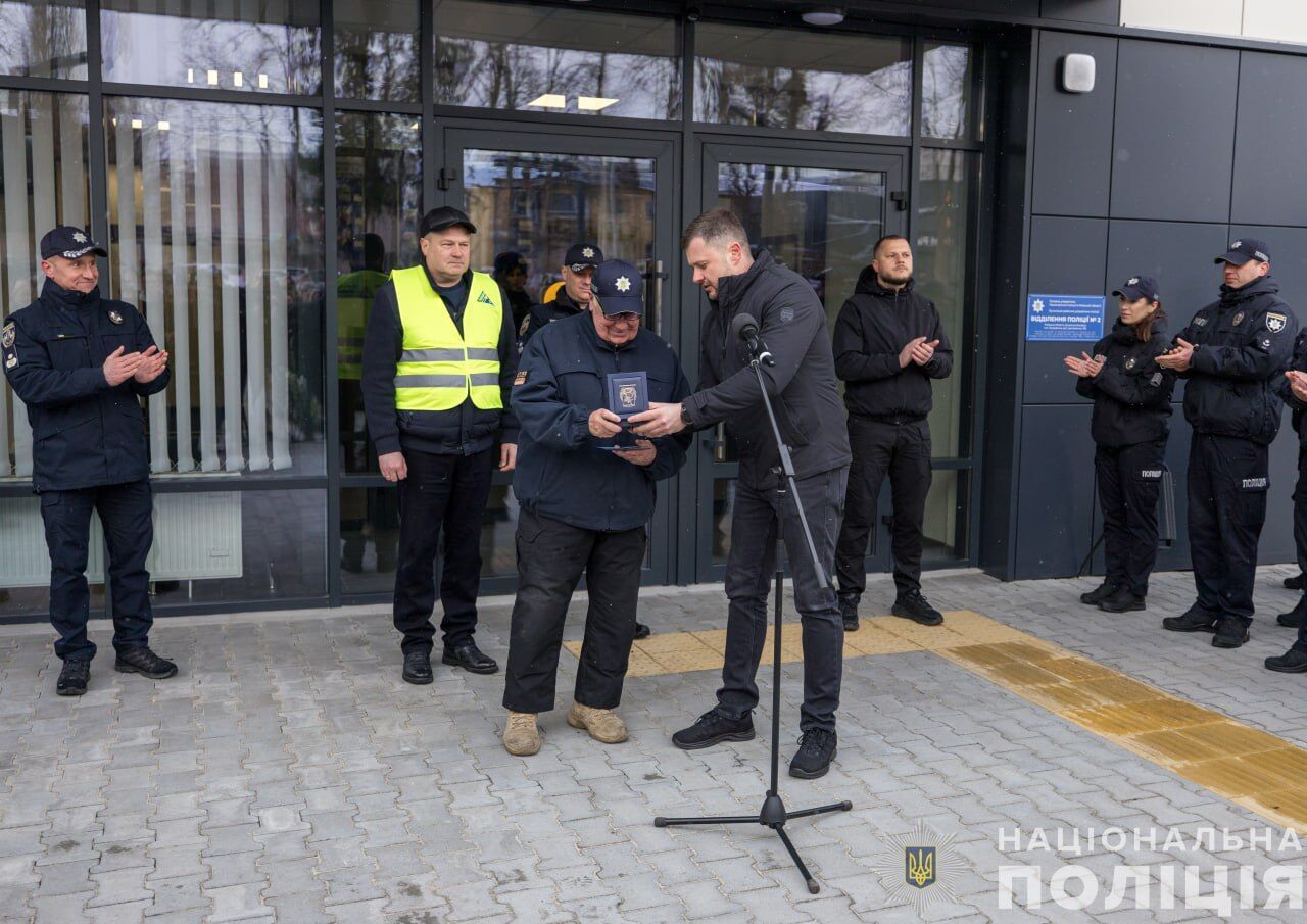 На Київщині за підтримки американського мецената Баффета відновили знищене окупантами відділення поліції. Фото та відео