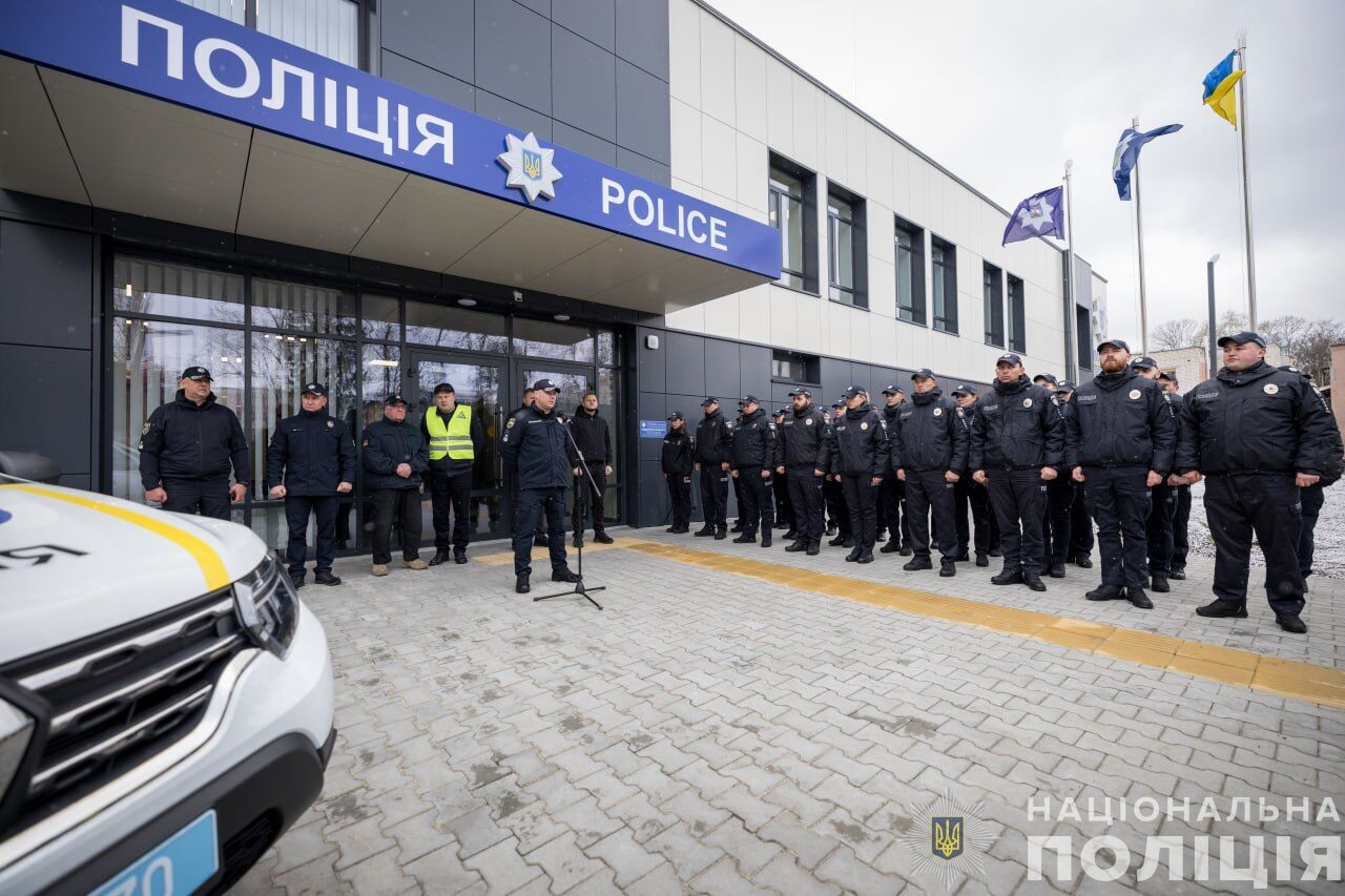 На Київщині за підтримки американського мецената Баффета відновили знищене окупантами відділення поліції. Фото та відео