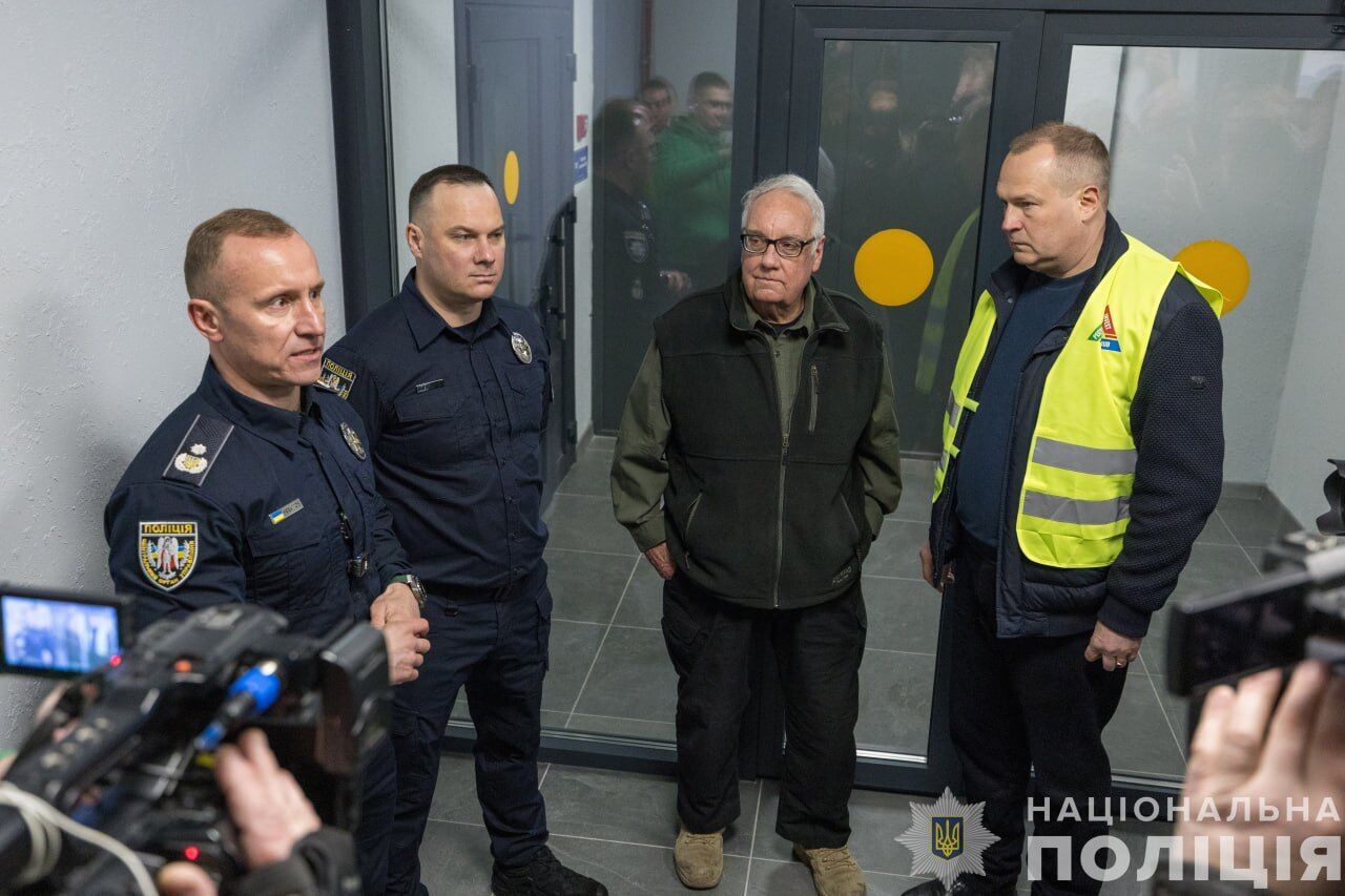На Київщині за підтримки американського мецената Баффета відновили знищене окупантами відділення поліції. Фото та відео