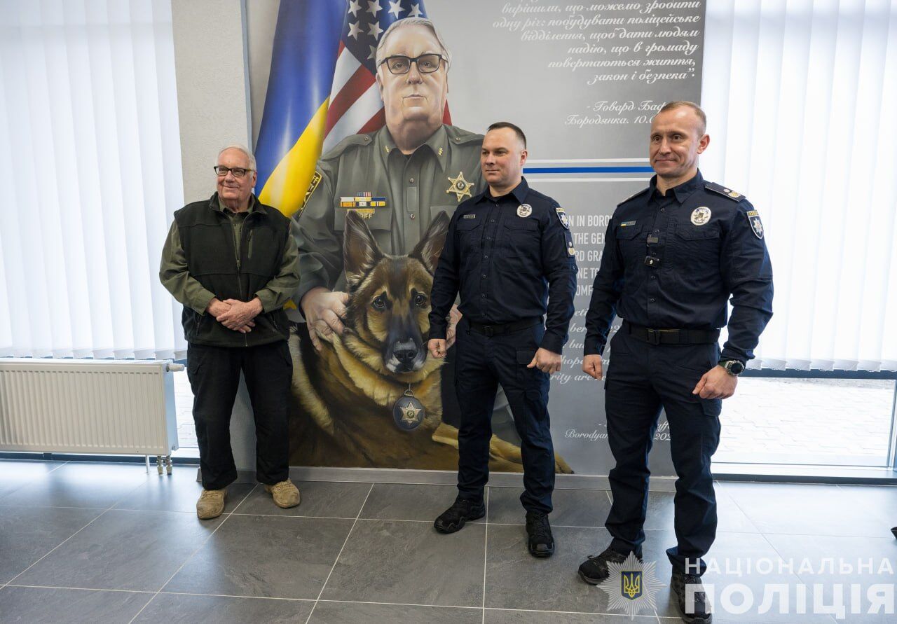 На Київщині за підтримки американського мецената Баффета відновили знищене окупантами відділення поліції. Фото та відео