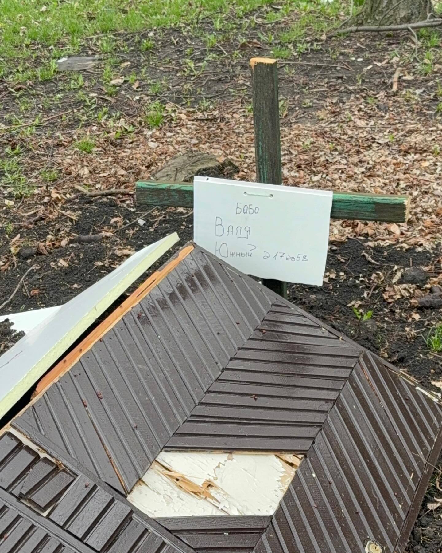 Изуродованные дома и могилы во дворах: сеть поразили свежие фото из Покровска