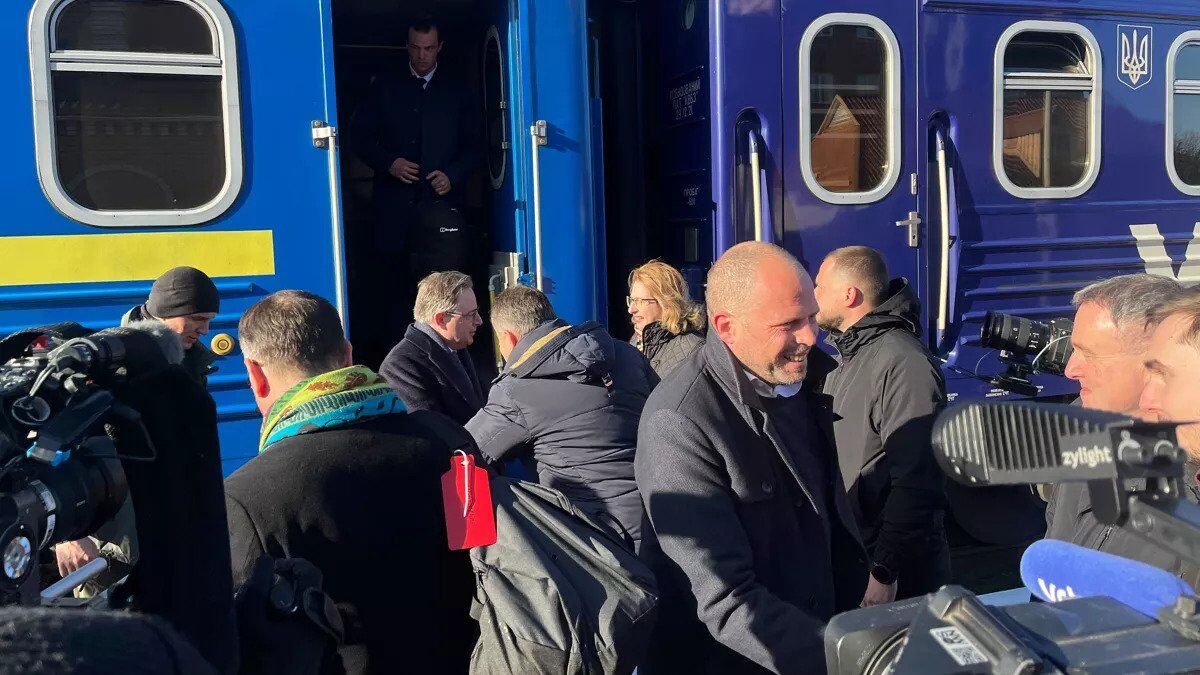 До Києва прибули з візитом прем’єр, глава МЗС і міністр оборони Бельгії. Фото і відео