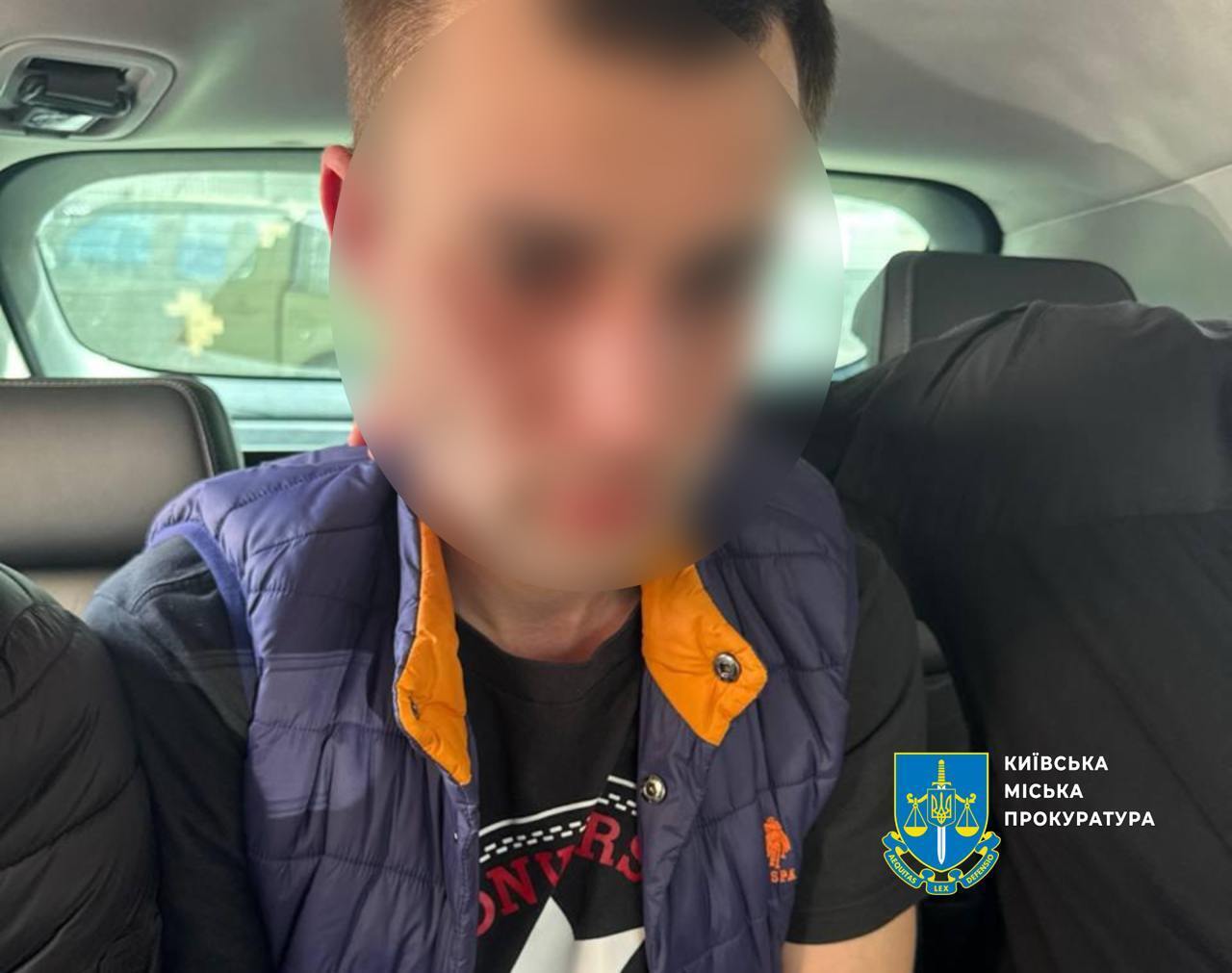 Підпалив Mercedes у паркінгу елітного ЖК на Печерську: у Києві затримали зловмисника. Подробиці та фото