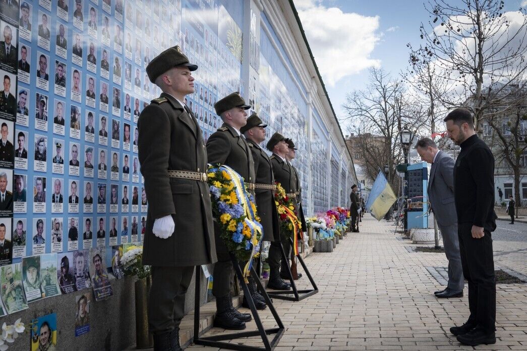 До Києва прибули з візитом прем’єр, глава МЗС і міністр оборони Бельгії. Фото і відео