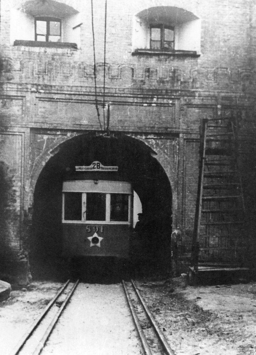 Настоящая крепость на набережной: история и уникальные фото Подольских ворот в Киеве