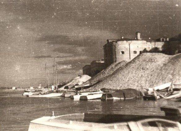 Настоящая крепость на набережной: история и уникальные фото Подольских ворот в Киеве