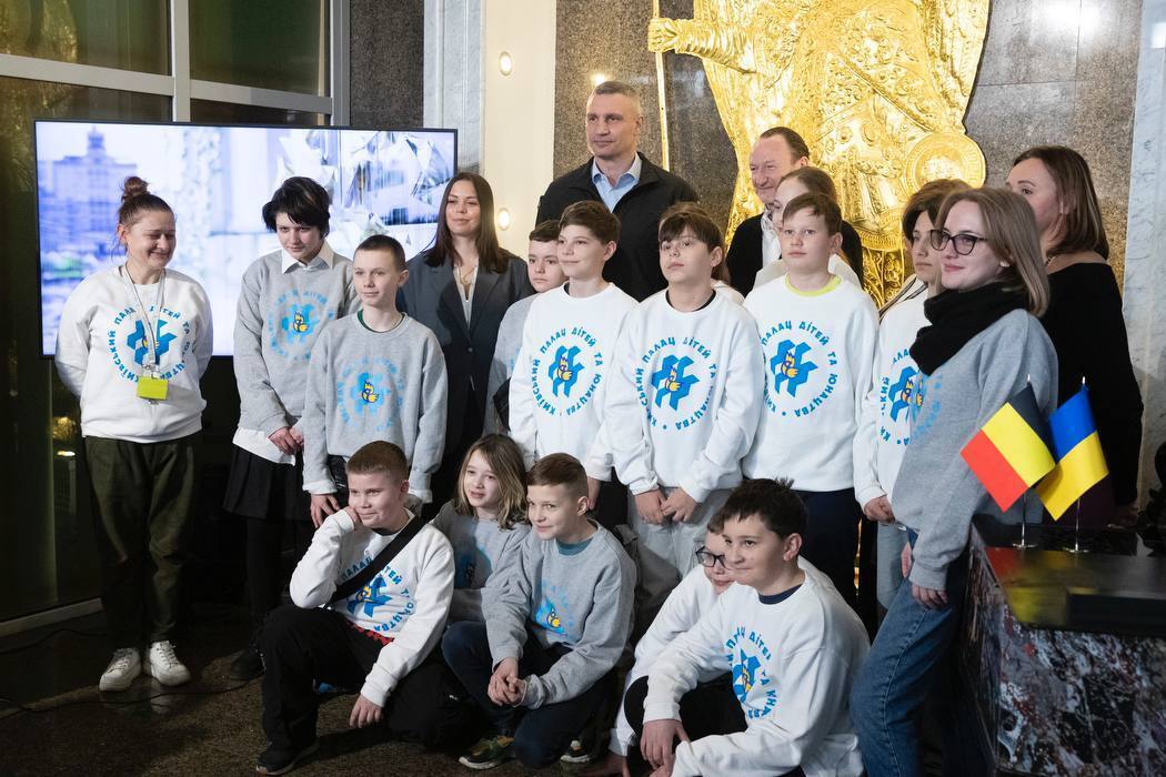 Origami for Ukraine: Кличко показав мистецьку інсталяцію, яка прикрасила фасад Музею Києва. Фото